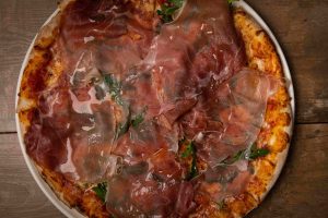 Prosciutto Pizza, one of the favorite dishes in Nicoletta, the best italian restaurant in Mexico